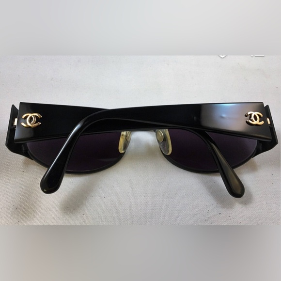 Chanel black oval sunglasses, circa 1995, adjustable nose pads - Picture 6 of 11